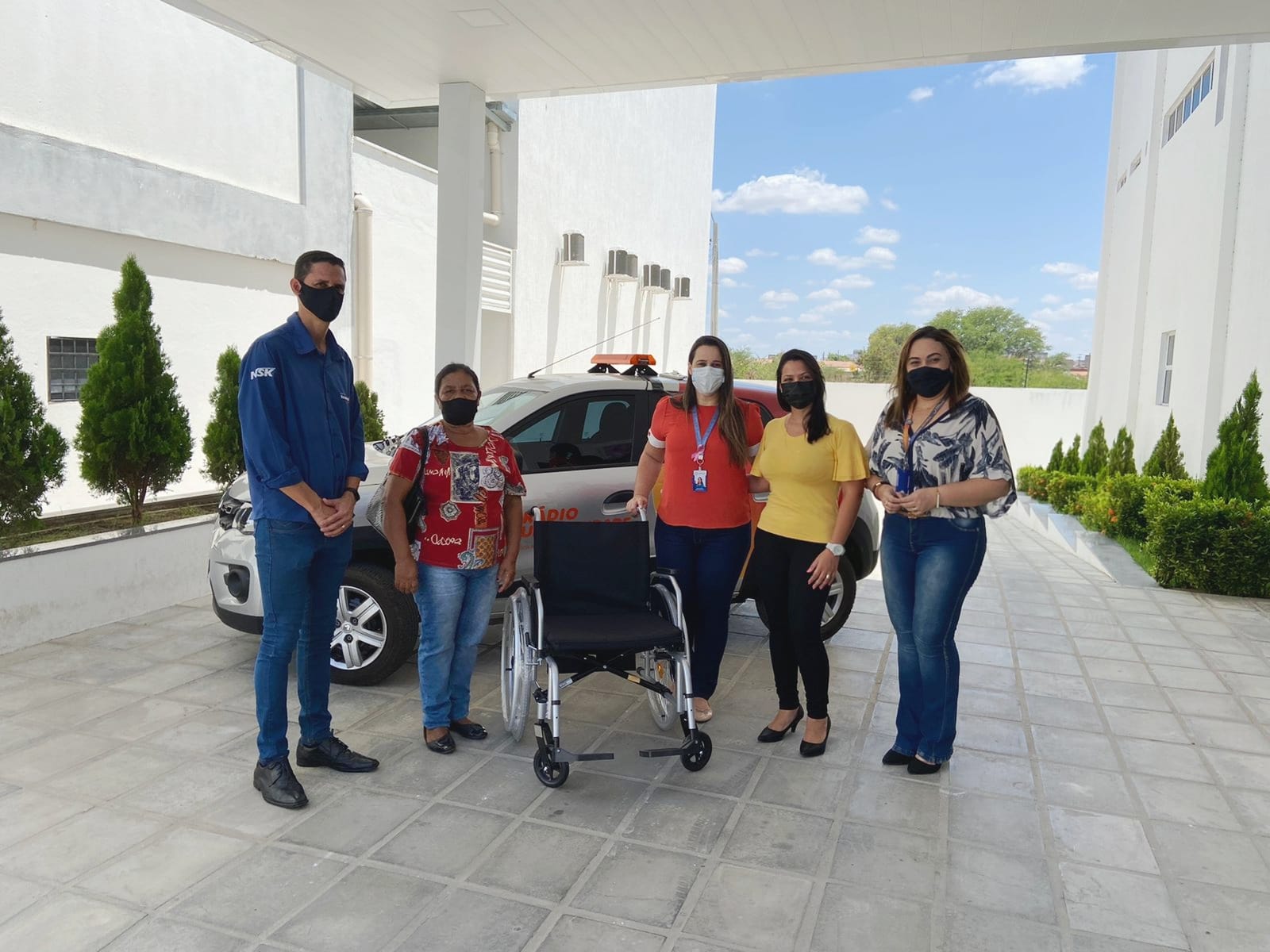 Hospital Day, Rádio Universidade e grupo Saudental fazem entrega de mais uma cadeira de rodas