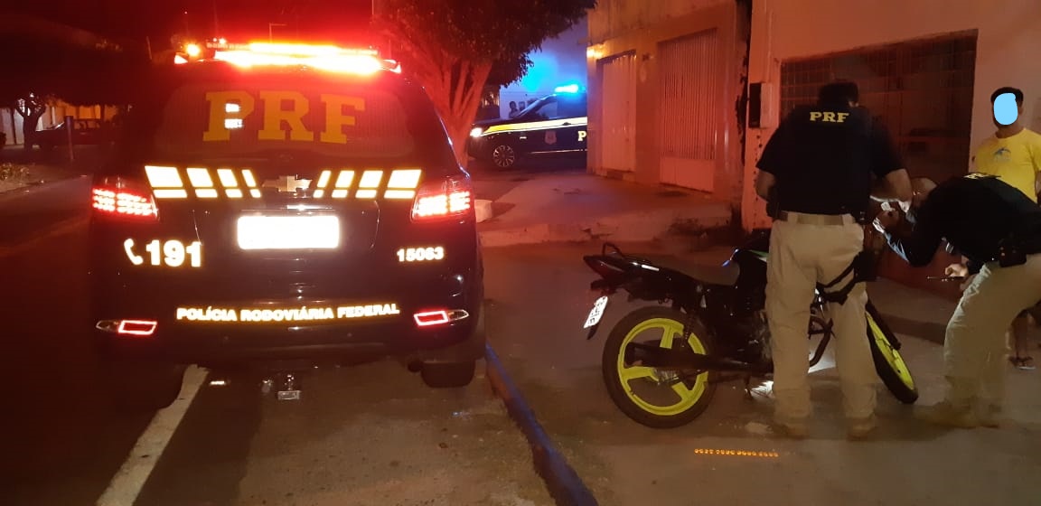 PRF apreende motocicleta com sinais de adulteração, no Vale do Piancó