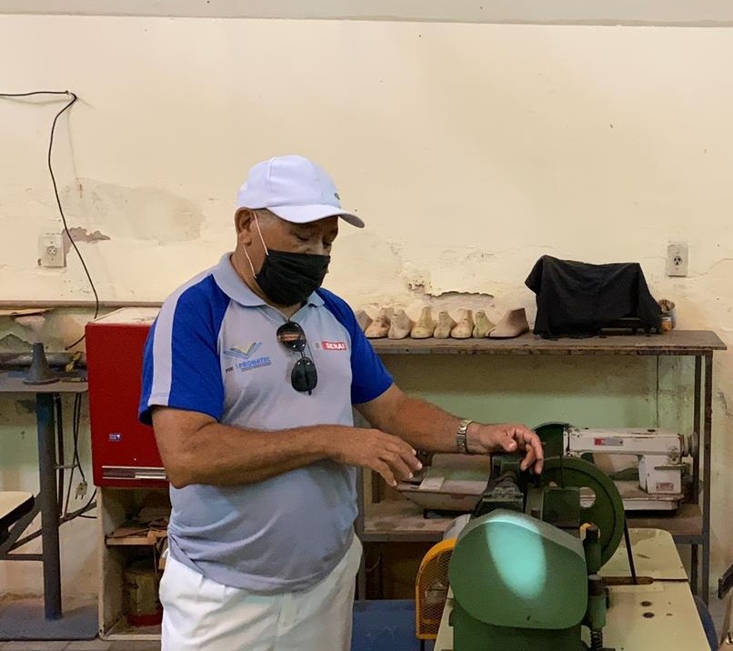 Presidente da Associação dos sapateiros fala que a categoria está em situação difícil, e pede ajuda das autoridades públicas