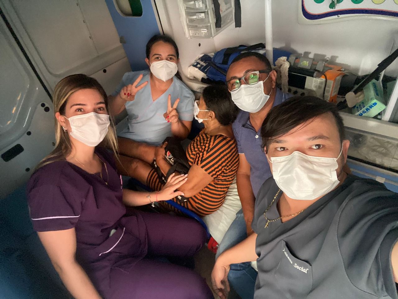 Equipe da UPA 24 horas realiza abordagem social e resgata paciente idosa no terminal rodoviário de Patos