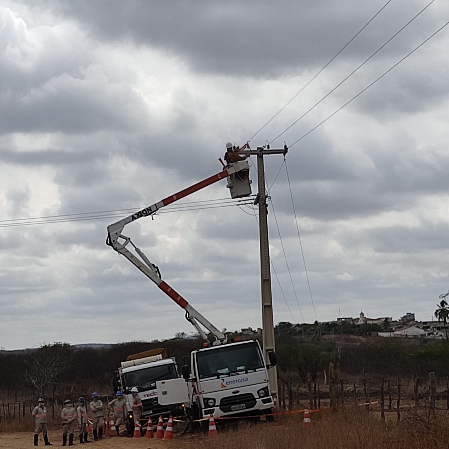 Operação conjunta da Polícia Civil e Energisa encontra fraude de energia em chácaras, criatório de peixes, fábrica de gelo e pizzaria