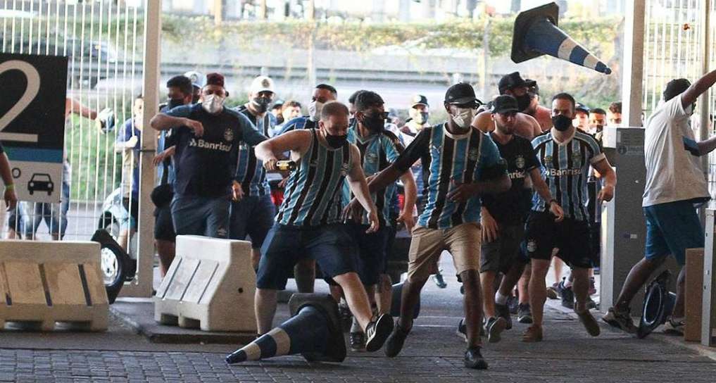 BRASILEIRÃO: Vitórias paulistas e invasão agrava situação do Grêmio