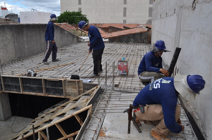 Construção Civil tem saldo negativo de 453 empregos em Patos, segundo o CAGED