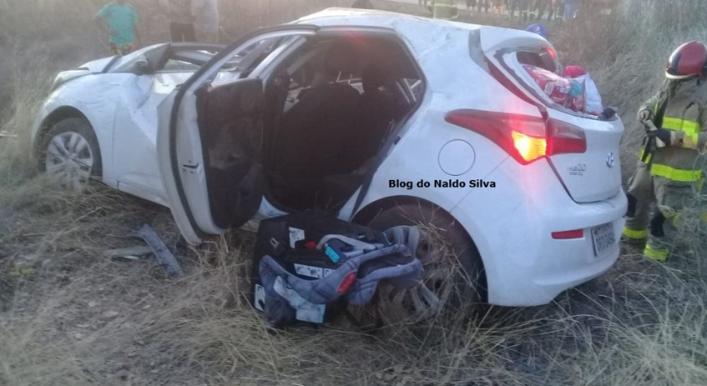 Cinco pessoas ficam feridas após acidente de carro no Sertão nesta segunda-feira (01)