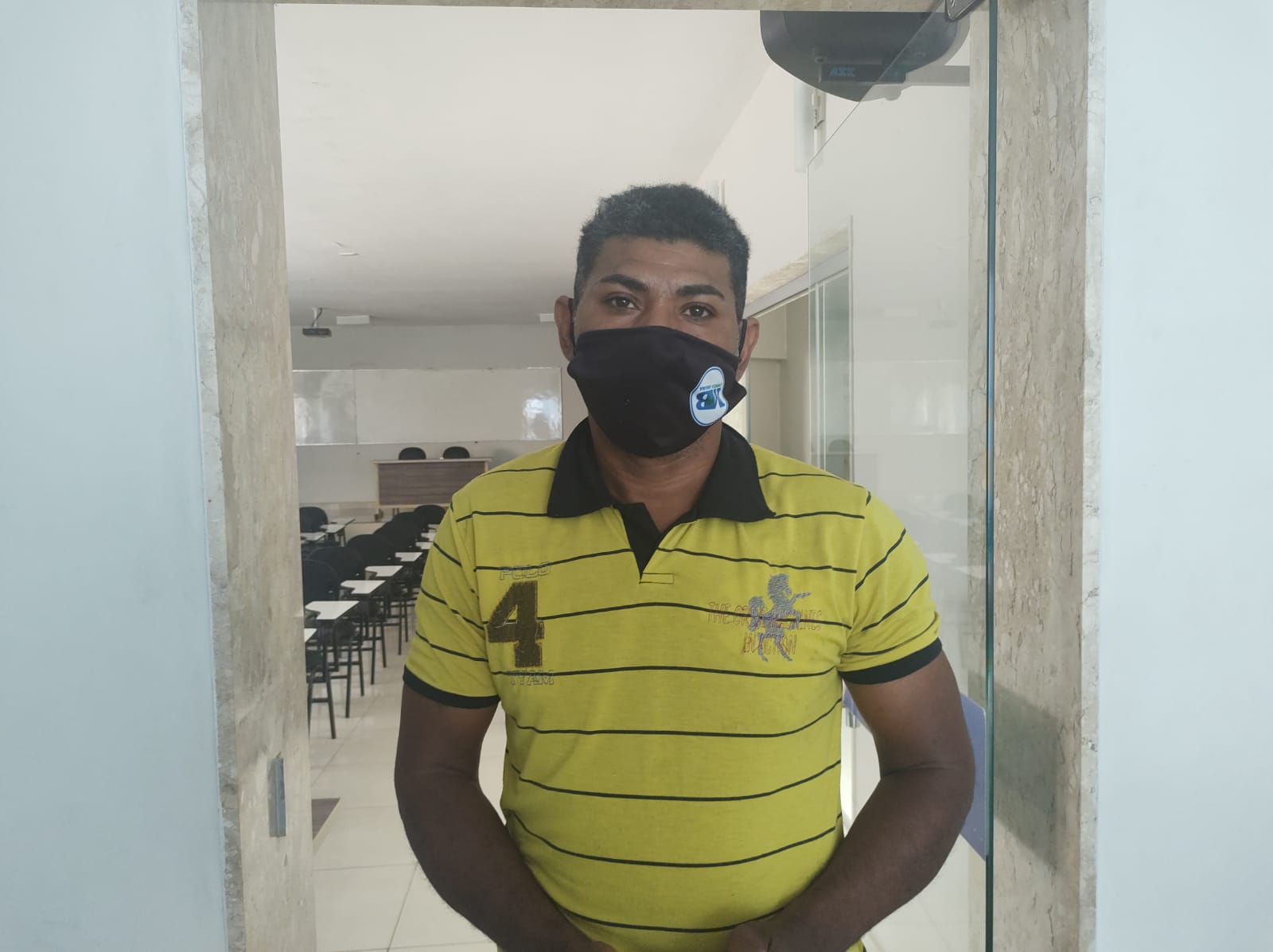 Trabalhador da limpeza urbana de Patos luta por cirurgia para voltar a trabalhar; Veja