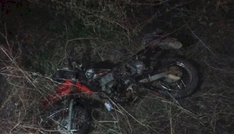 Jovem fica gravemente ferido e tem dedos da mão decepados após colisão entre moto e ambulância, em Ibiara