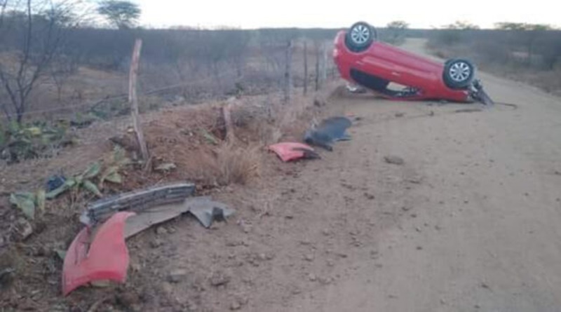 Duas pessoas ficam feridas em acidente de carro em Taperoá-PB