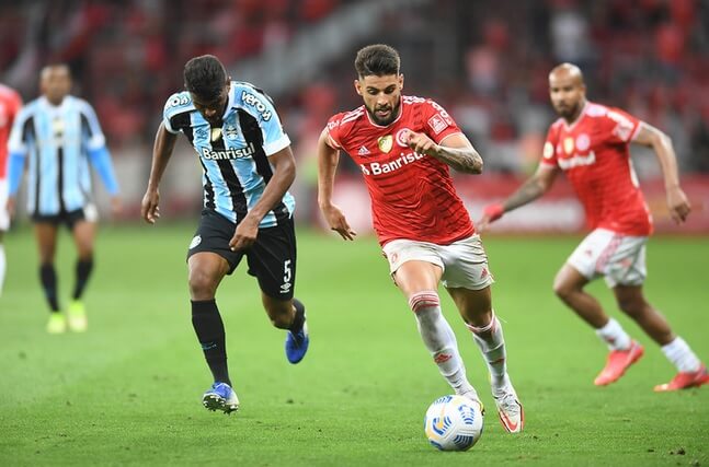 BRASILEIRÃO: Corinthians vence no sufoco e Inter aproxima Grêmio da Série B