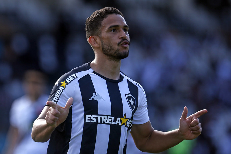 Vasco 0 x 4 Botafogo - Fogão goleia, assume liderança e aprofunda crise no rival