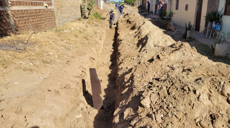 Extensão da rede de abastecimento de água é iniciada em Catingueira; obra custará cerca de R$ 2,5 milhões