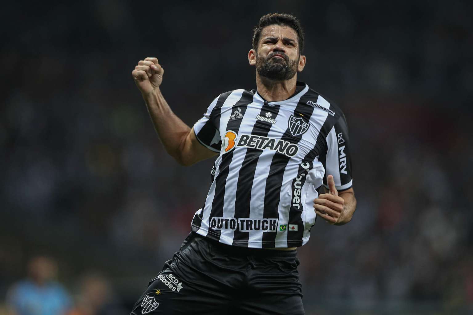 BRASILEIRÃO: Líder atropela o Corinthians, vitória do Santos rebaixa Chape e Palmeiras goleia em casa