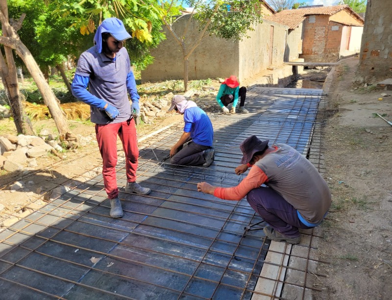 Prefeitura de Catingueira inicia cobertura do canal da rua Antônio Felix