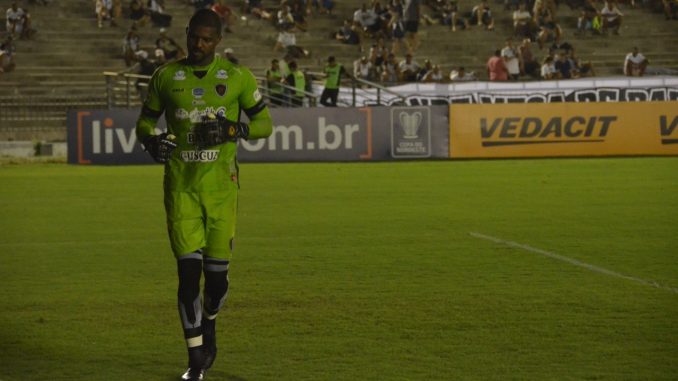 Goleiro Felipe puxa lista de oito dispensados pelo Botafogo-PB