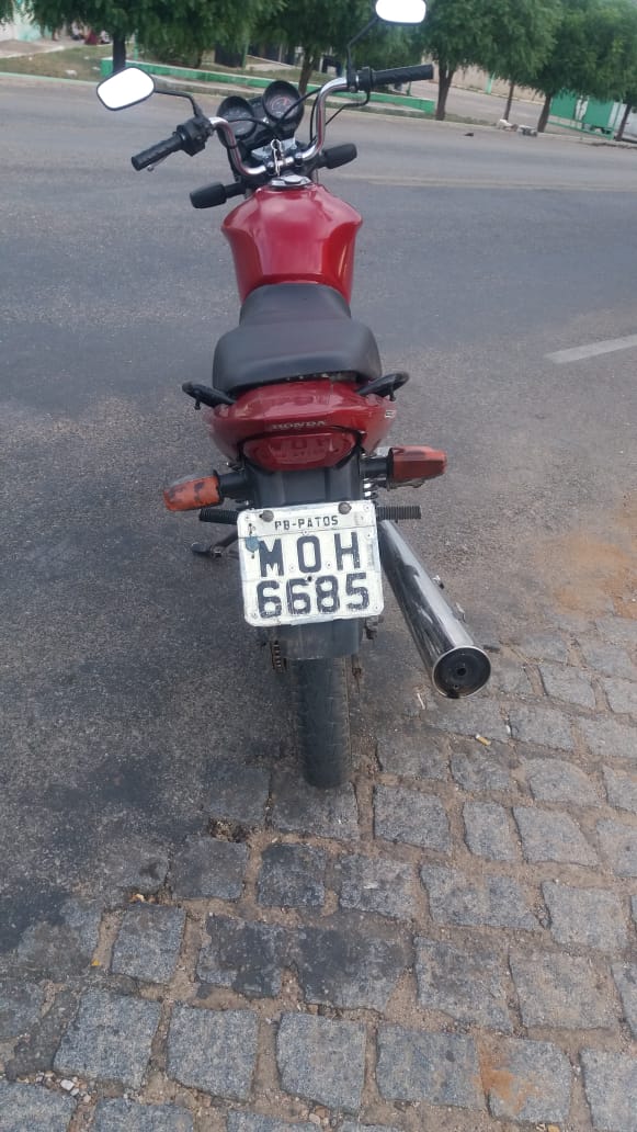 Moto com placa da cidade de Patos é encontrada abandonada no centro de Boa Ventura, no Vale do Piancó