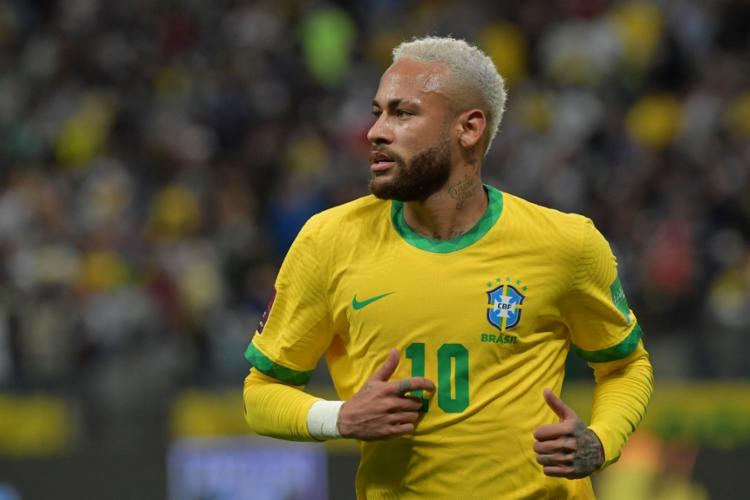 Neymar sente desconforto muscular e desfalca Brasil contra Argentina
