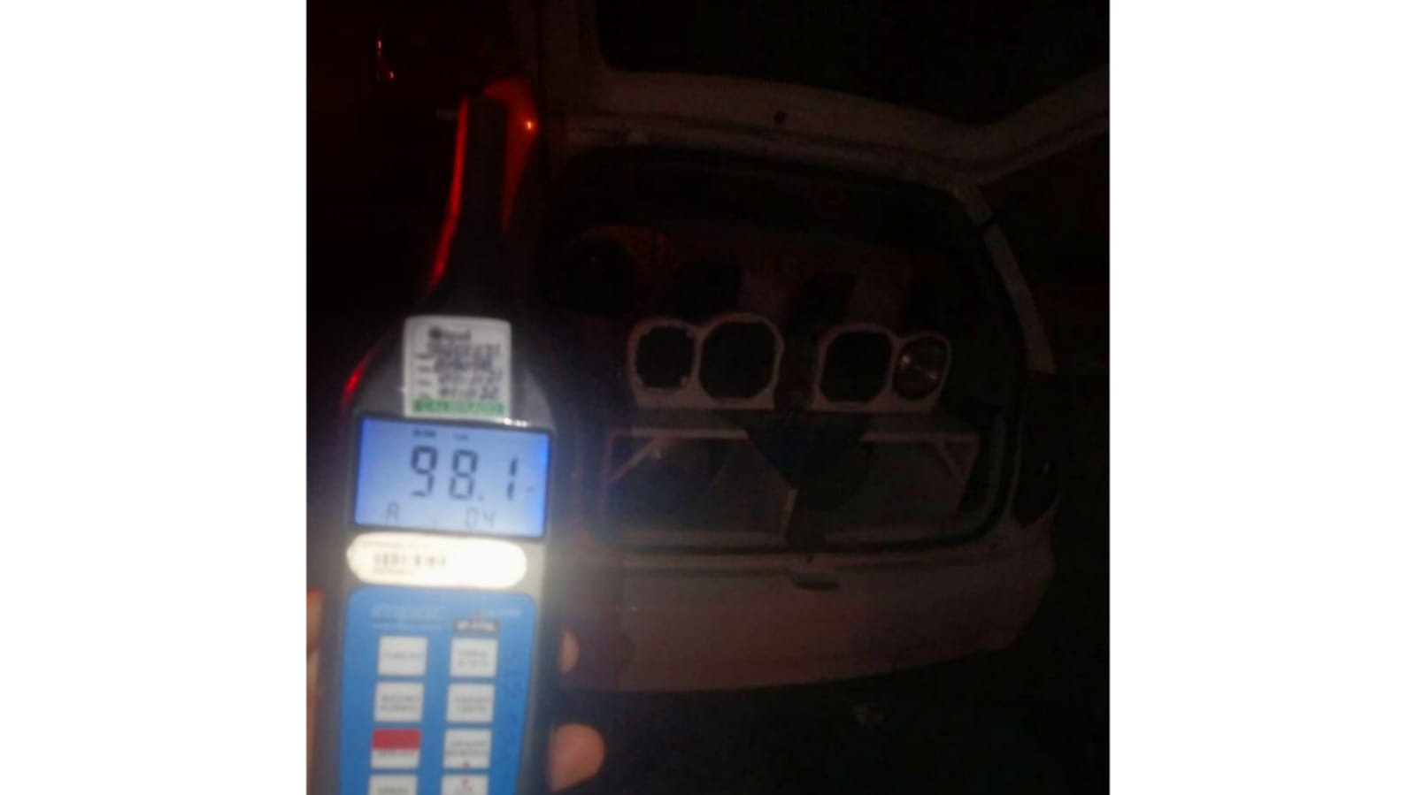 Polícia Militar apreende som automotivo e aplica multa de R$ 5 mil por poluição sonora, em Patos