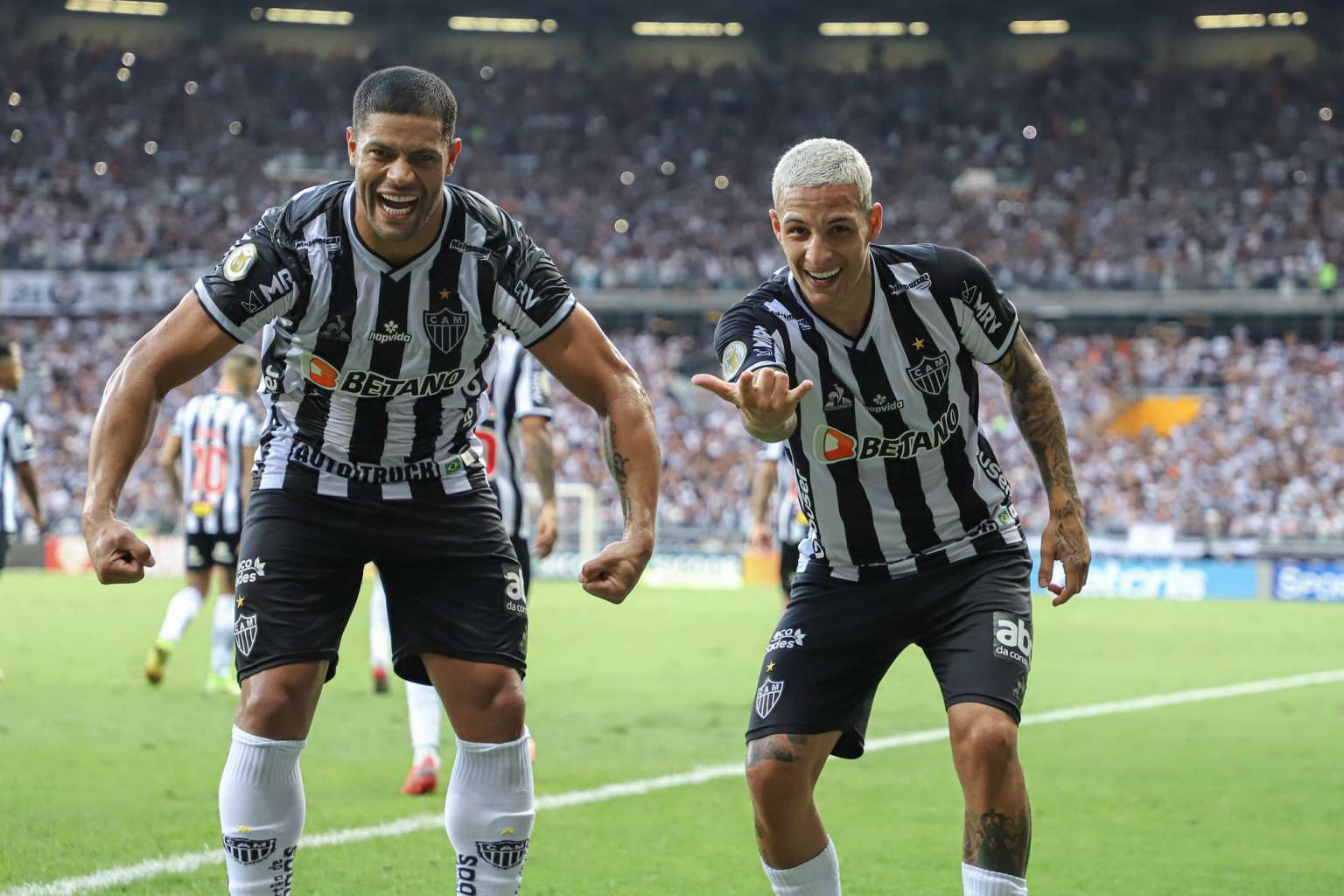 BRASILEIRÃO: Com líder em campo, dois jogos abrem a 33ª rodada