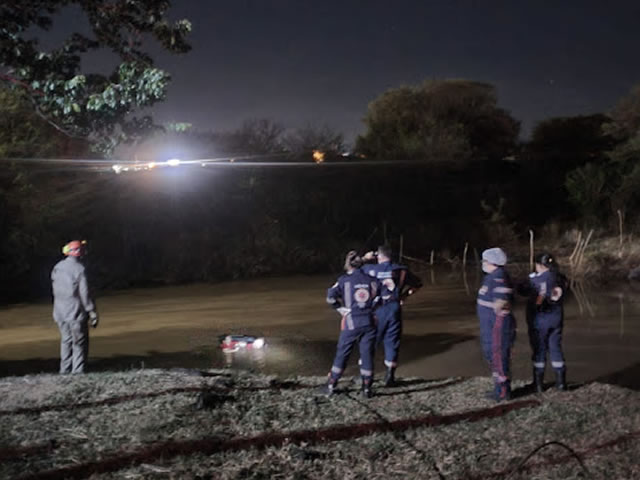 Carro é encontrado dentro de açude no Sertão