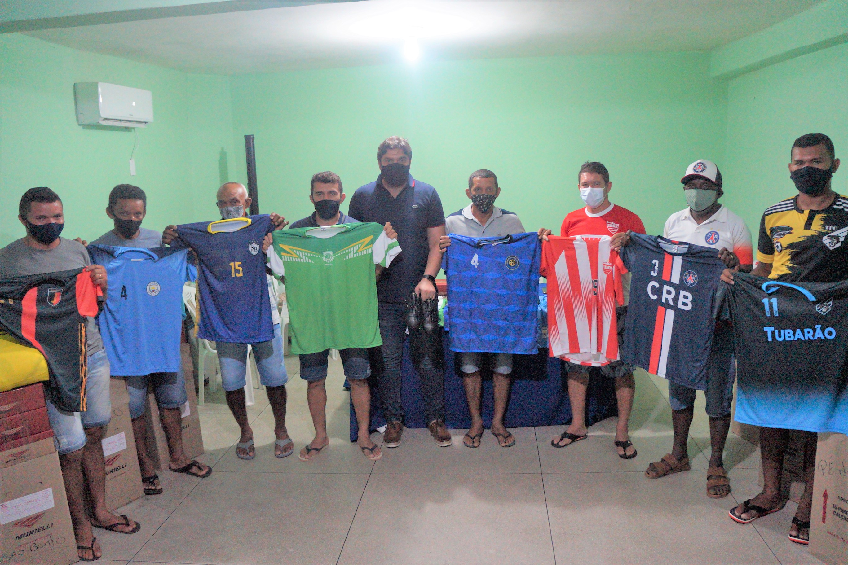 Campeonato Municipal de Futebol: Prefeitura de São José do Bonfim entrega material esportivo aos clubes participantes