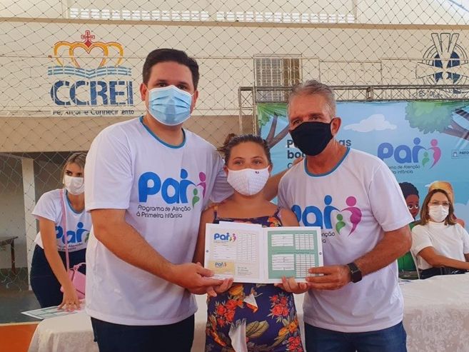 Social: Prefeitura de Patos entrega cartões do Programa de Atenção à Primeira Infância
