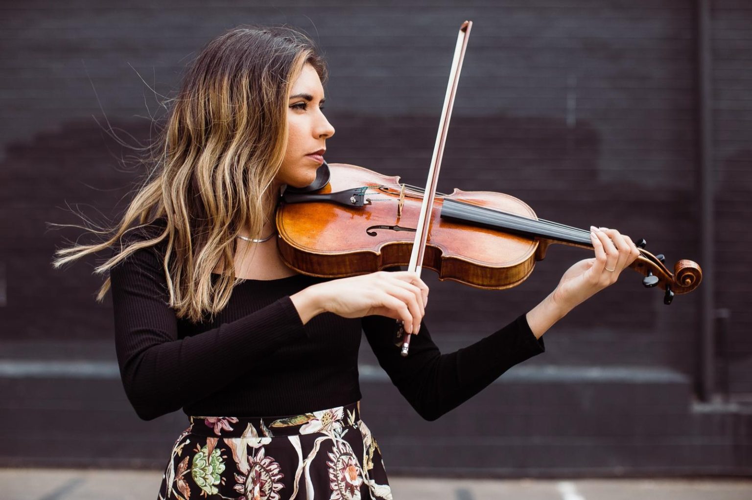 Paraibana divide palco com Adele nos Estados Unidos e conta como foi a experiência