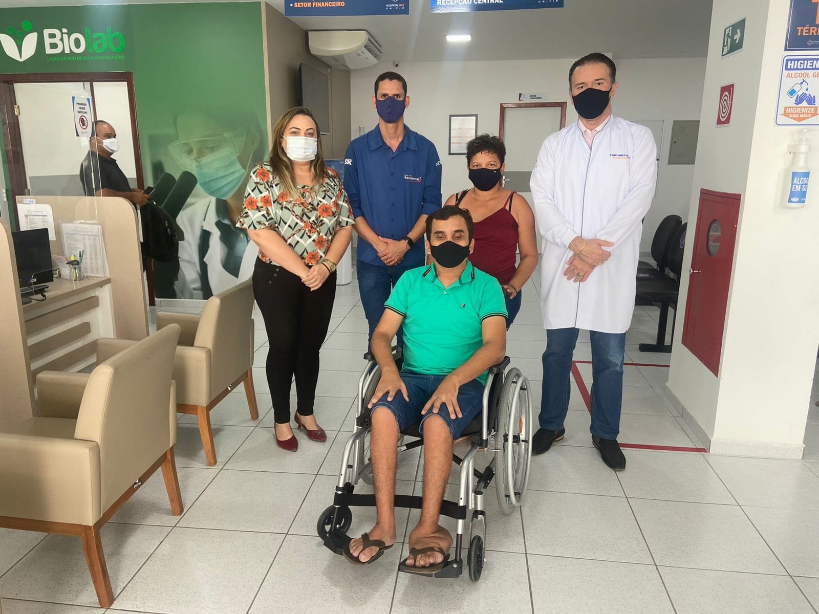 Hospital Day, Rádio Universidade e grupo Saudental fazem entrega de mais uma cadeira de rodas em Patos