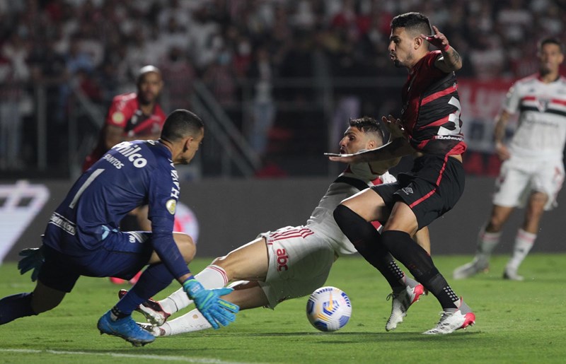 BRASILEIRÃO: Flu leva confronto direto contra o Inter; São Paulo empata e se complica