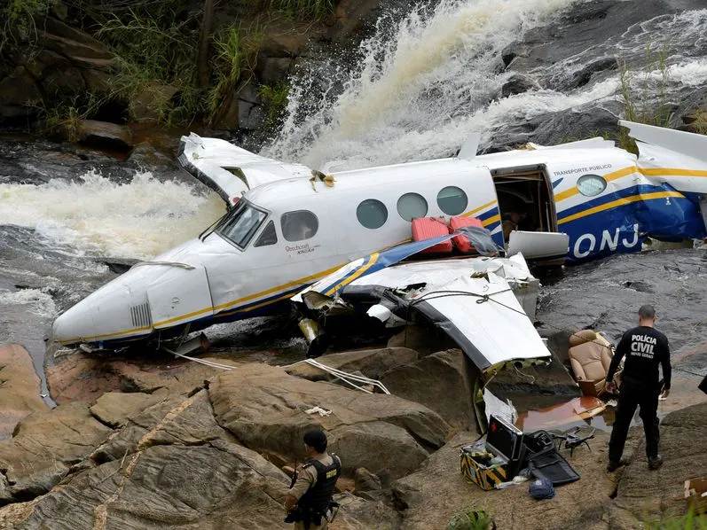 Vítimas de acidente de avião com Marília Mendonça morreram de politraumatismo
