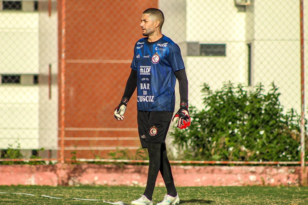 Campinense renova com Camilo e anuncia chegada de goleiro por empréstimo