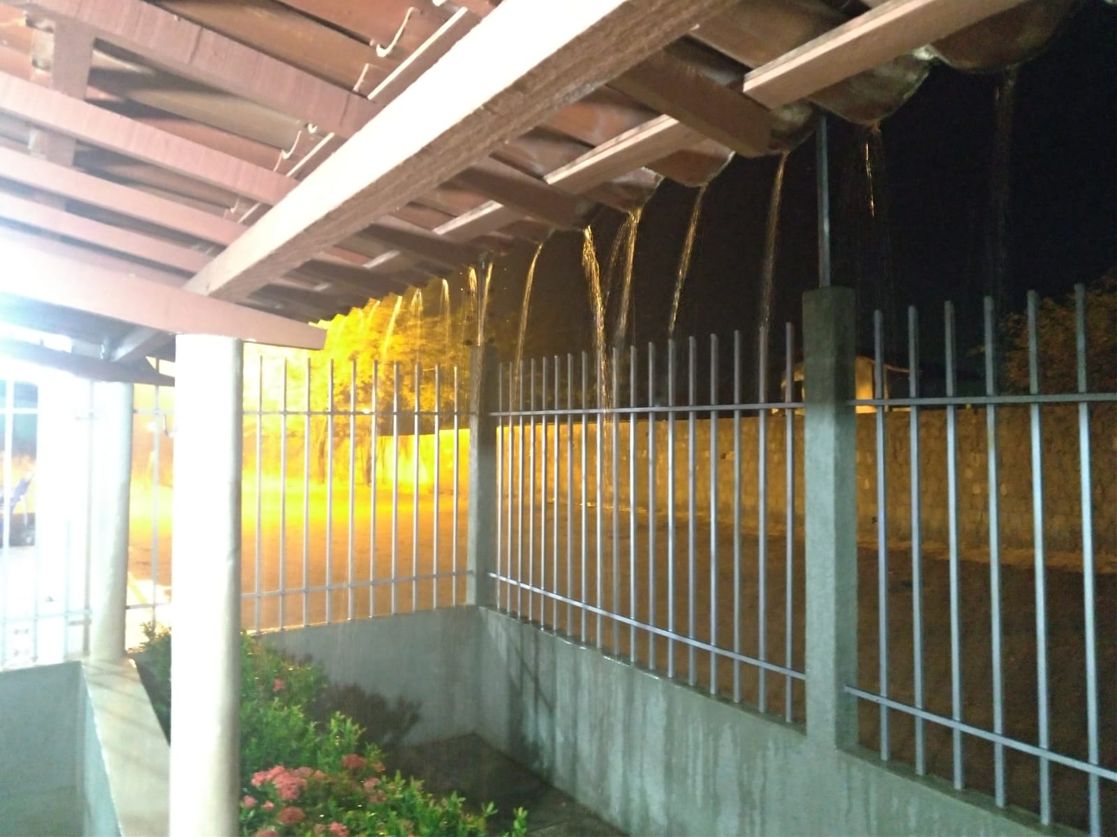 Choveu na noite desta sexta-feira (26) em Santa Terezinha, sertão paraibano . Veja o vídeo