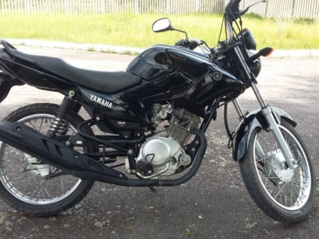 Jovem tem moto furtada na tarde desta sexta-feira (26), no centro de Patos