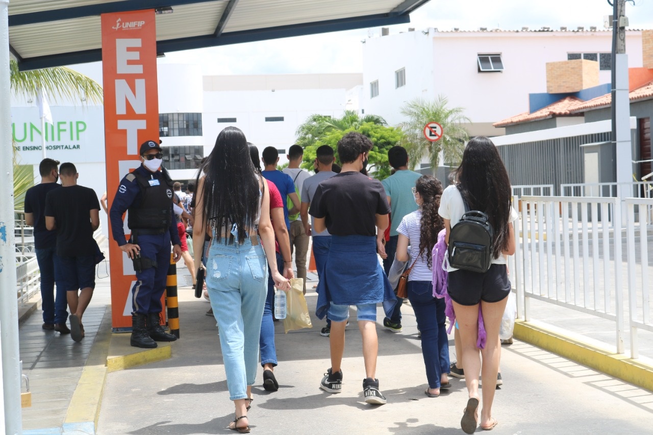 Veja como foi segundo dia do Enem 2021 em Patos; Vídeo e fotos aí