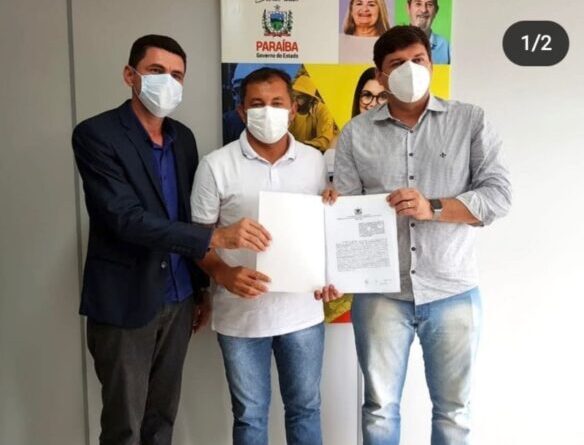 Prefeito de Catingueira assina convênio de mais de 100 mil reais para compra de ambulância