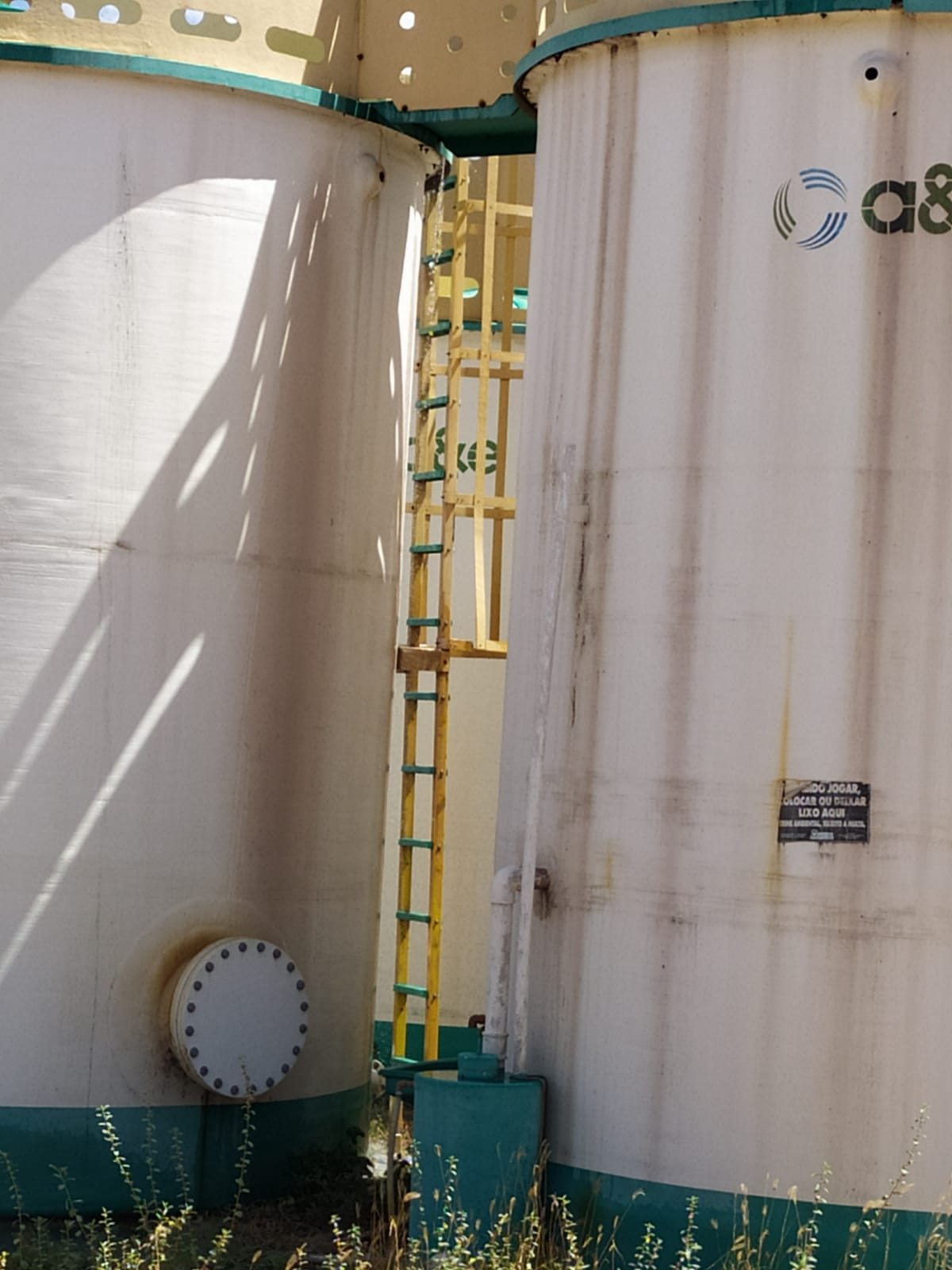 Internauta denuncia vazamento no sistema de esgoto do Conjunto Itatiunga, em Patos e pede providências