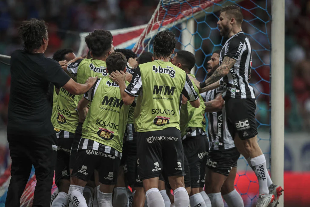 Bahia abre 2 a 0, mas Atlético-MG consegue virada relâmpago e é campeão brasileiro após 50 anos