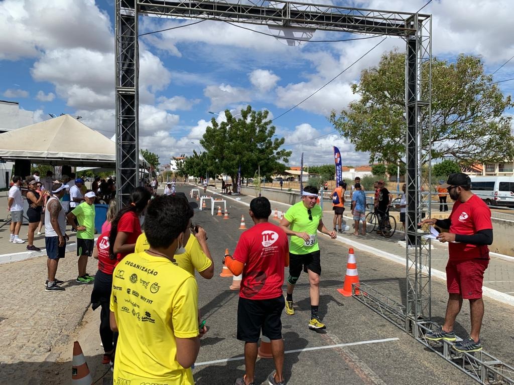 1ª Ultra Maratona de Patos reúne atletas de várias localidades e movimenta cenário esportivo neste domingo (05)