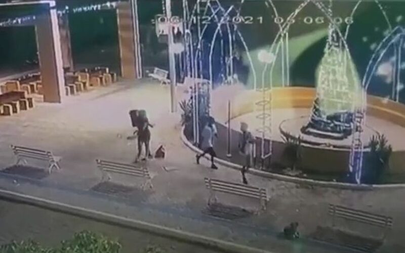 Vândalos destroem decoração natalina horas depois de ornamentação ser inaugurada, em cidade do Sertão