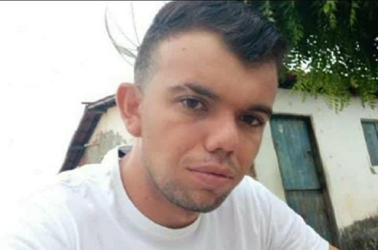 Jovem motociclista morre ao bater em animal na pista, em rodovia do Sertão