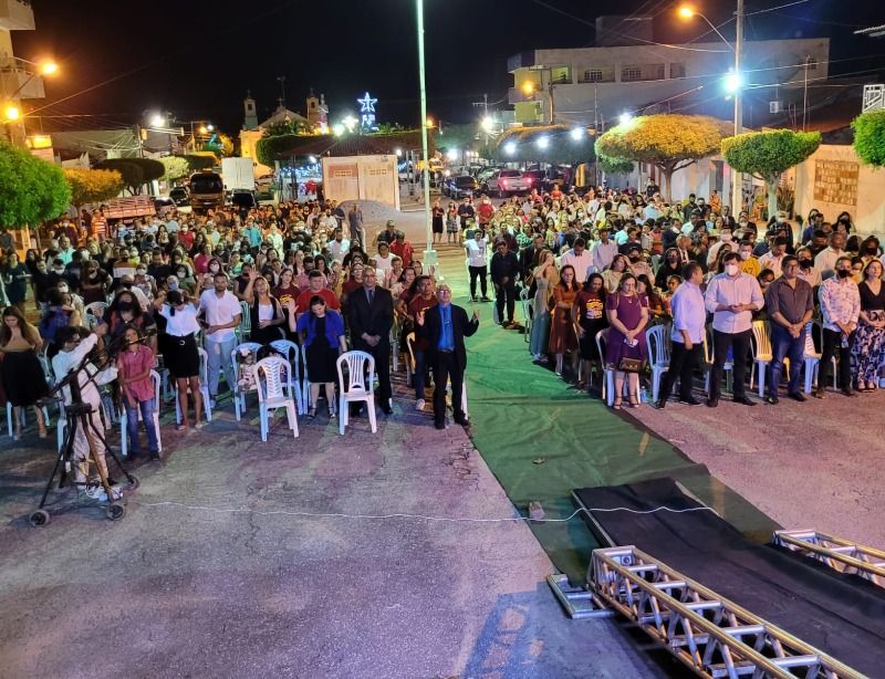 Show de Chagas Sobrinho marca encerramento da Semana do Evangélico em Catingueira