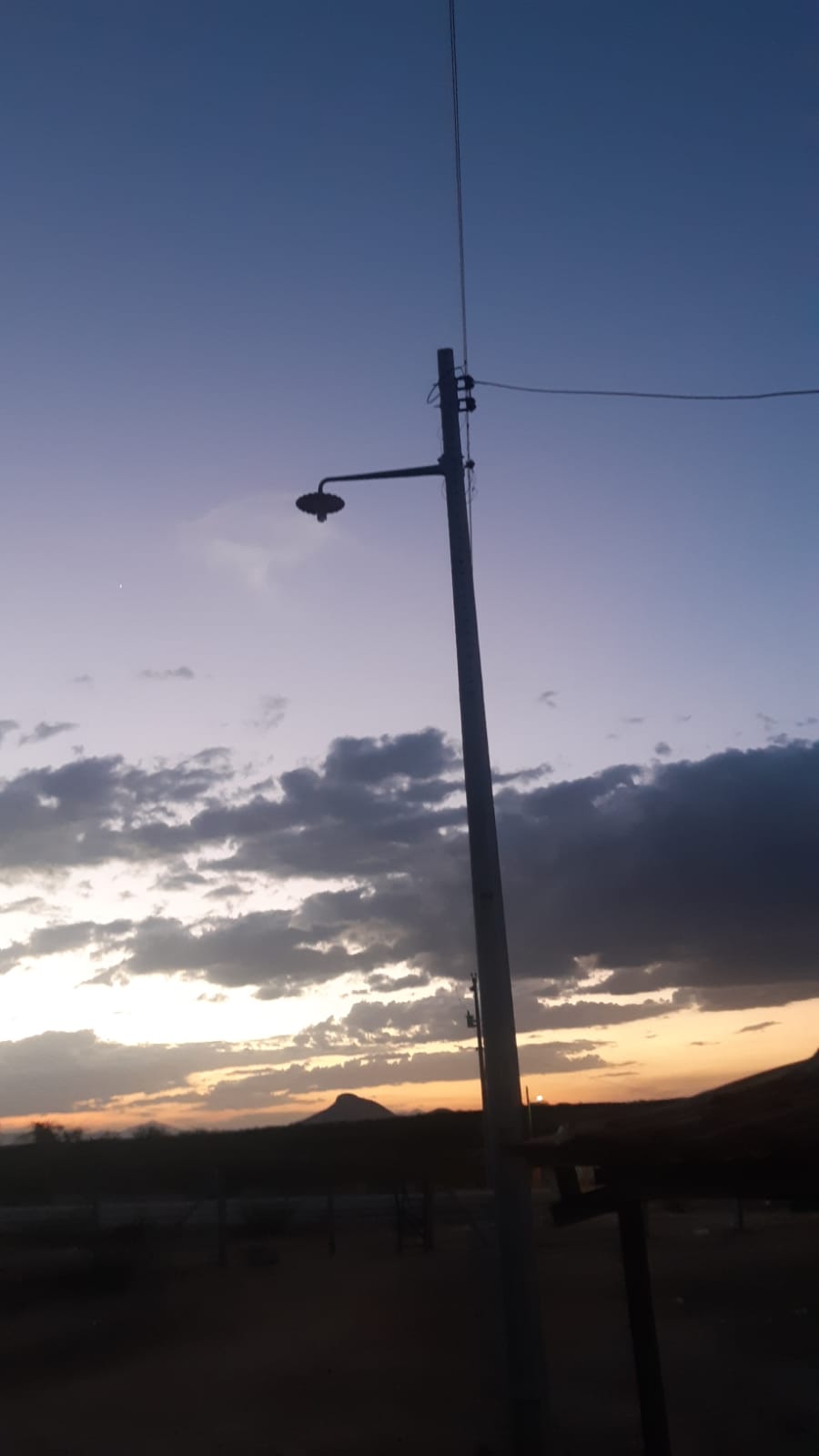 Moradores do município de Quixaba reclamam da escuridão no giradouro que dá acesso ao município