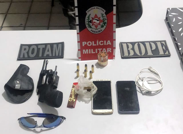 PM prende homem com arma de fogo e apreende adolescente com droga em São Bento