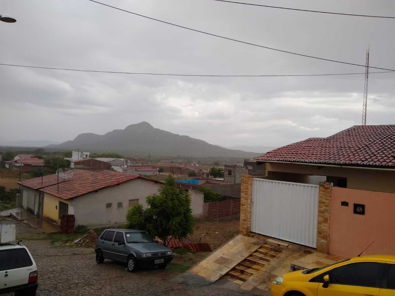 Patos, São José de Espinharas e Santa Terezinha-PB registram chuvas na tarde deste sábado (25)