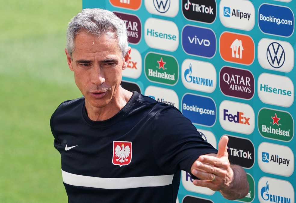 Flamengo chega a acordo com Paulo Sousa, técnico da Polônia, mas tem empecilho