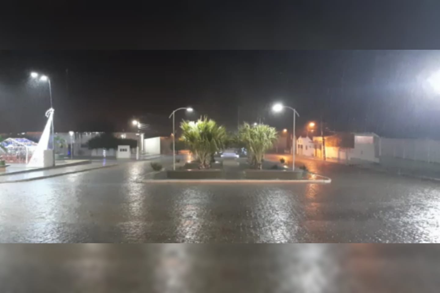 Noite de muita chuva em São José de Espinharas. Vídeo