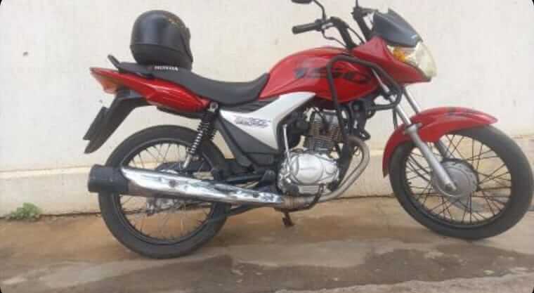 Moto é tomada de assalto na noite deste domingo (26), em Patos