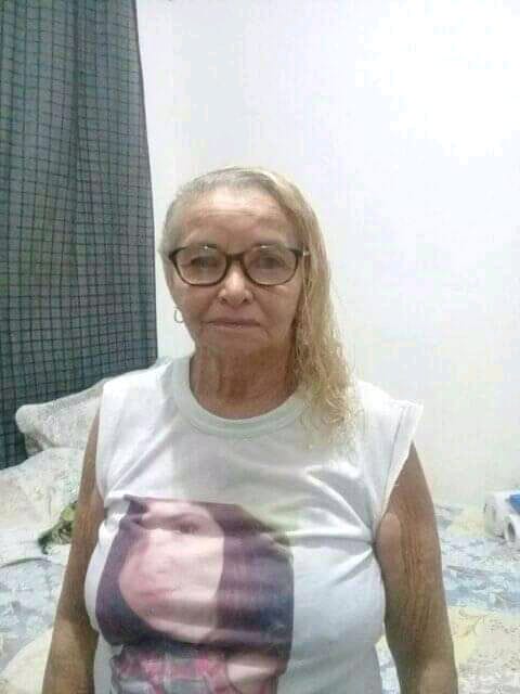 Mulher tenta encontrar documentos pessoais em Patos