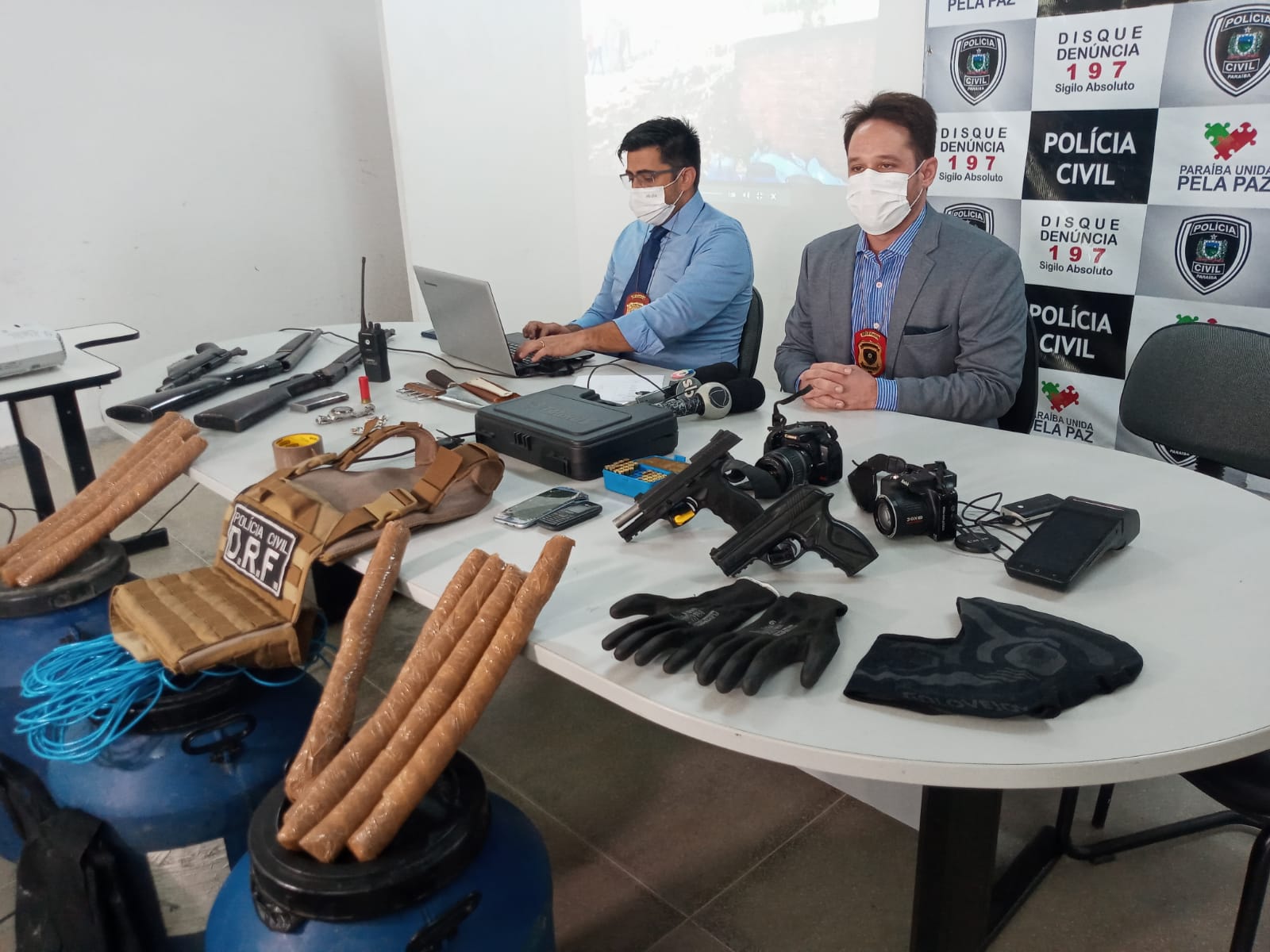 Polícia Civil faz maior apreensão de dinamites do ano em Campina Grande e prende ex-segurança de carro-forte