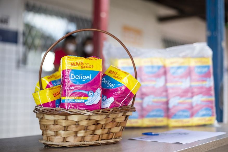 Governo do Estado inicia distribuição de absorventes para estudantes em situação de vulnerabilidade, através do programa 