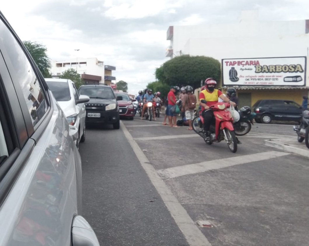 Acidente registrado na tarde desta sexta-feira (31), na BR-361, Bairro Liberdade em Patos, deixa mototaxista ferido