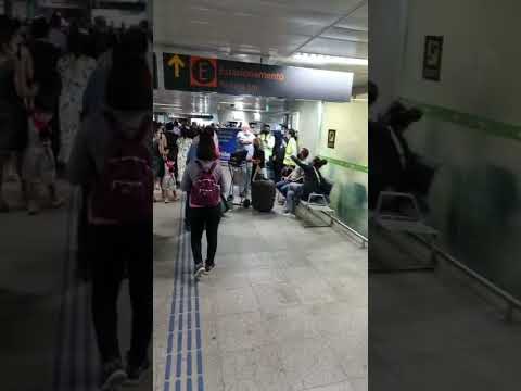 Sérgio Moro é recebido com gritos de 